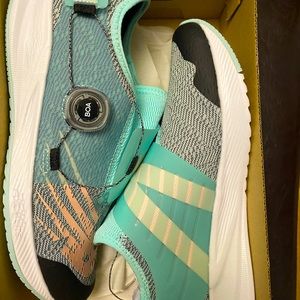 New Balance FuelCore Reveal Boa Closure Peach and Teal 6M kids